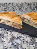 Empanada de bacalao con pasas