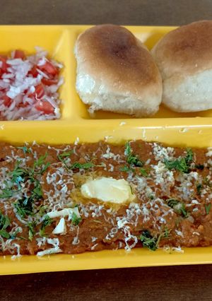 A picture of Cheese Pav bhaji.