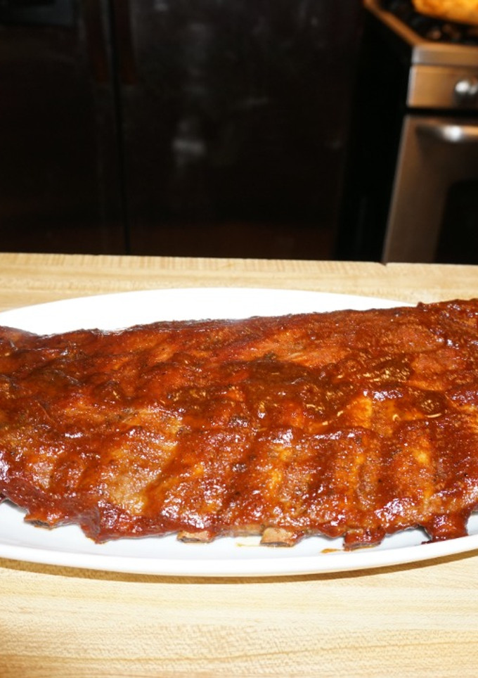 Una foto de COSTILLAR DE CERDO HORNEADO CON B.B.Q. CASERO