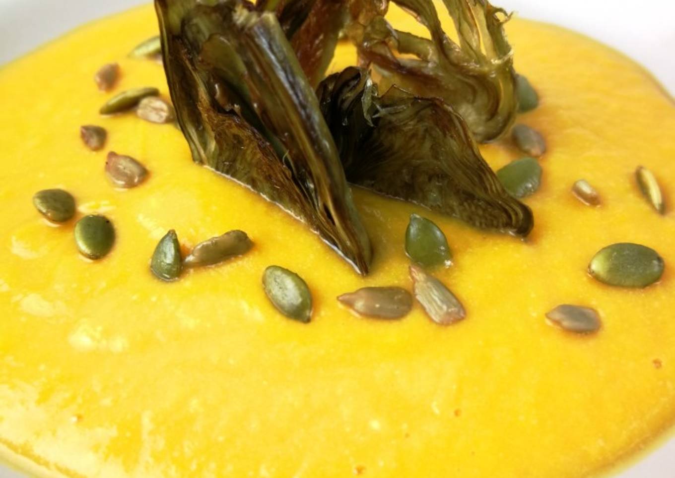 Crema de calabaza y alcachofas navideña
