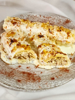 Una foto de 🍽️🍷 Canelones de pollo, puerro y ricotta en salsa bechamel, sin TACC 🍷🍽️