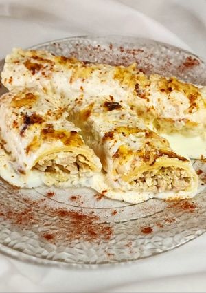 Una foto de 🍽️🍷 Canelones de pollo, puerro y ricotta en salsa bechamel, sin TACC 🍷🍽️