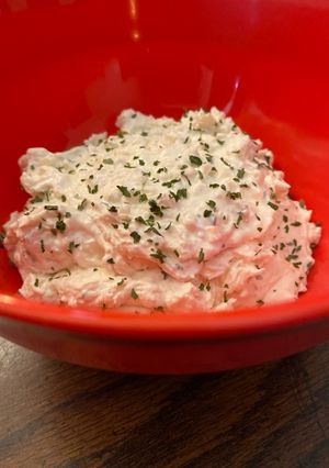A picture of French onion dip.