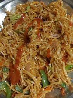 वेजिटेबल नूडल्स (Vegetable noodles recipe in hindi) रेसिपी मुख्य फोटो