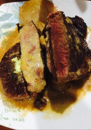 Hình của món Bò beefsteak sốt nấm.