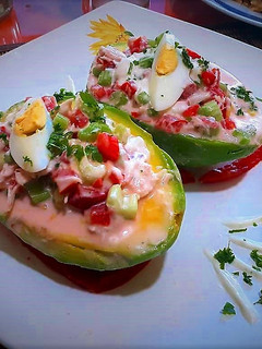 Una foto de PALTA (AGUACATE) RELLENA