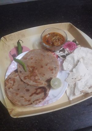 Potato garlic roti रेसिपी मुख्य फोटो