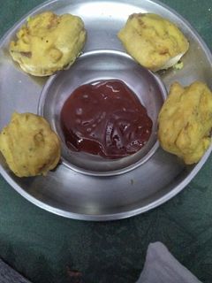 ब्रेड पकौड़ा (bread pakoda recipe in Hindi) रेसिपी मुख्य फोटो