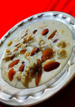 मखाना ड्राई फ्रूटस की खीर (Makhana Dry Fruits Kheer Recipe in Hindi) रेसिपी मुख्य फोटो
