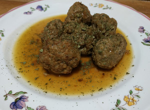 Foto principal de Albóndigas en salsa de sopa de cebolla