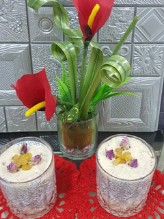 صورة لوصفة مهلبية التمر والشوفان بالحليب مع بذور الشيا 🥛🌻🥄
