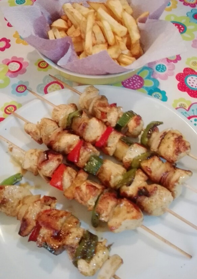 Una foto de Brochetas de pollo