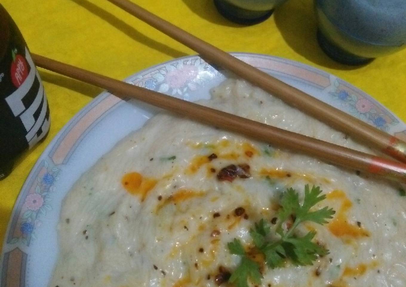 Vermicelli pasta in white sauce