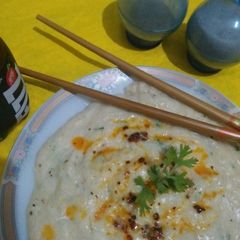 A picture of Vermicelli pasta in white sauce.