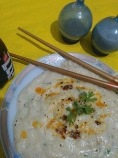 A picture of Vermicelli pasta in white sauce.