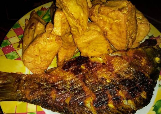 Ikan bakar dan tahu goreng