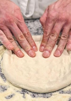 صورة لوصفة عجينة بيتزا بدون خميرة