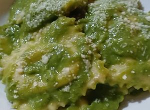 Foto di RAVIOLI CON RICOTTA DI CAPRA E CREMA DI #PISELLI 🫛
