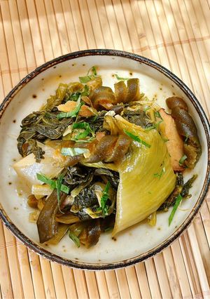 Hình của món Dưa Cải Chua Om Tảo Xoắn.