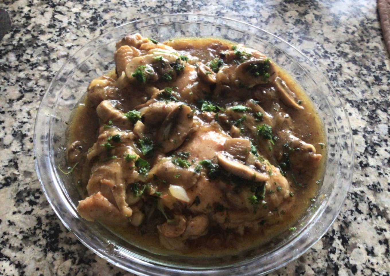 Pollo a la cerveza y champiñones