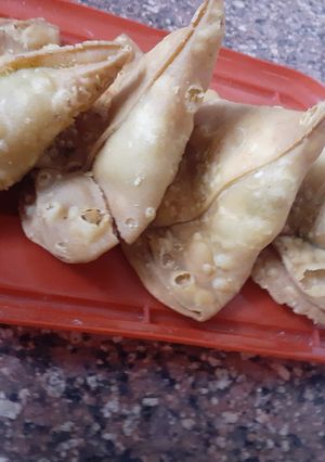 A picture of Crispy Aloo samosa.