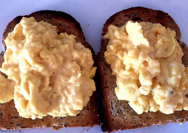 Simple Way to Make Perfect Scrambled eggs on toast