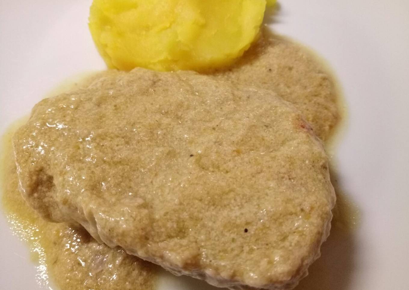 Pork in a creamy artichoke sauce with saffron mash