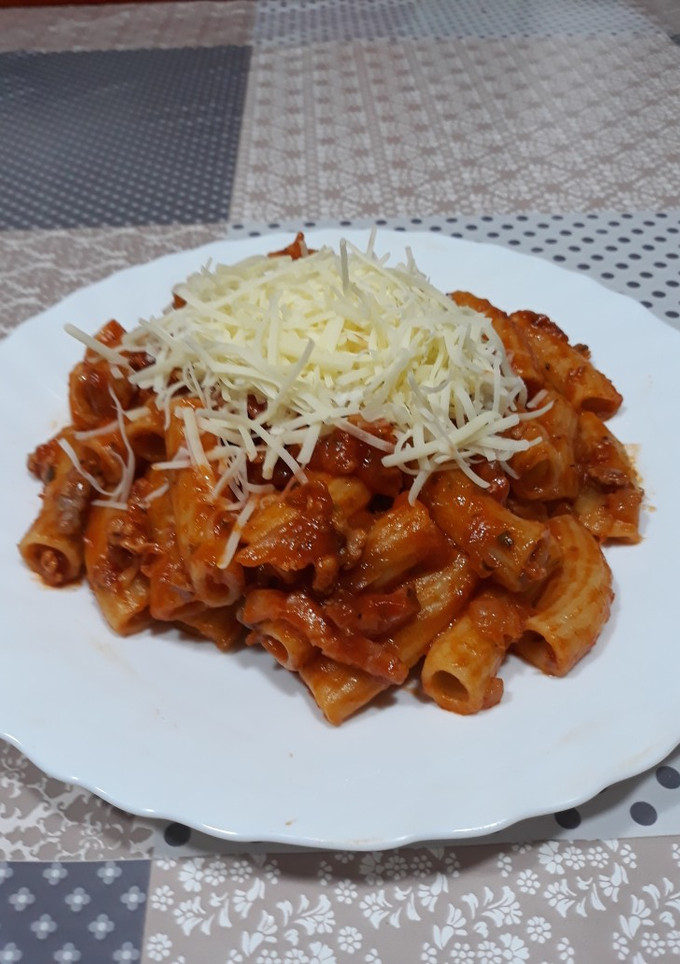 Una foto de Tortiglioni con salsa de tomate casera y queso