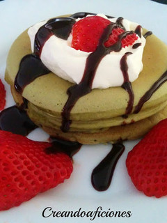 Una foto de Tortitas de té matcha