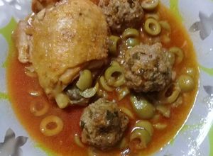 صورة لوصفة مثوم دجاج وزيتون يجي 🍗 بزاف بنين