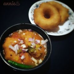 A picture of Vada sambar.