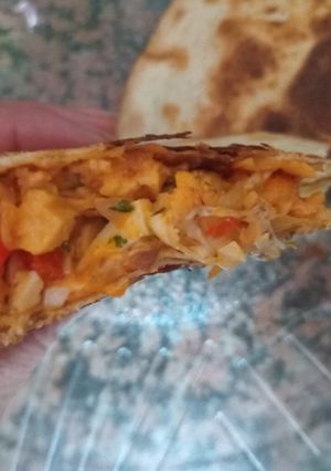 Una foto de RAPIDITA RELLENA DE POLLO, Y MUZZARELA CON MUCHO SABOR🤪🤪🤪😁😁🙃🙃🙃💪💪💪🥰🥰🥰