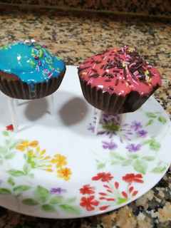 Una foto de Falso Muffy, con buttercream de queso y bizcocho base de choco