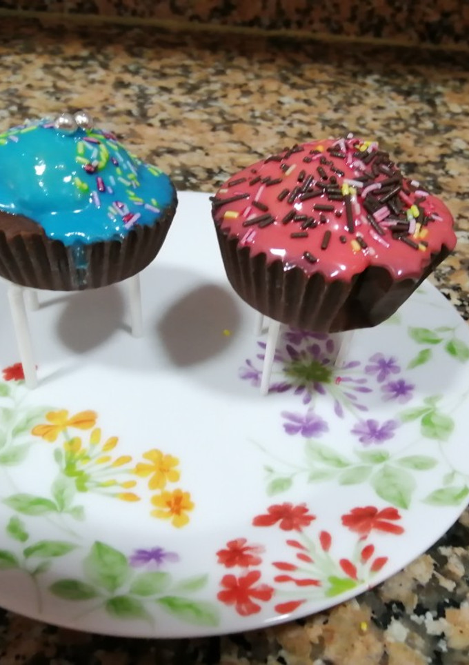Una foto de Falso Muffy, con buttercream de queso y bizcocho base de choco