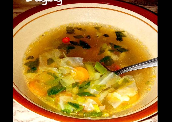 Bagaimana Menyiapkan Sayur Sup Sederhana tanpa Daging, Maknyuss