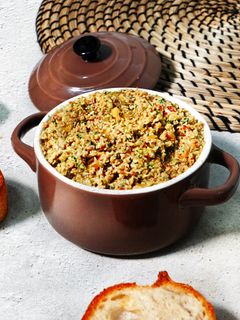 Une photo de Tapenade olives vertes et amandes grillées