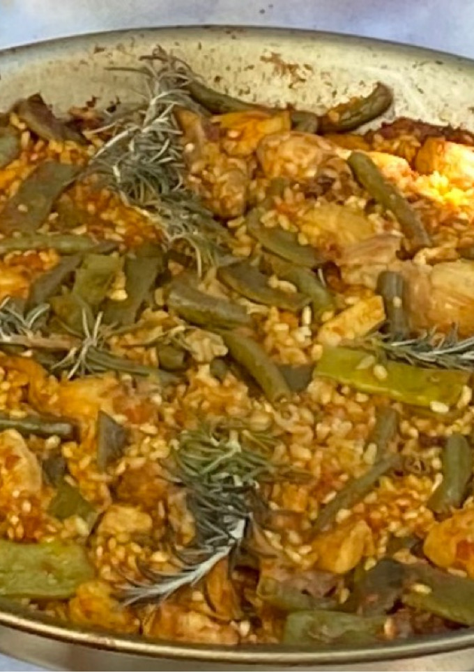 Una foto de Paella