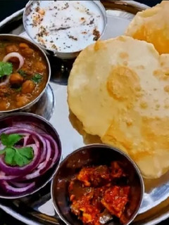 पंजाबी स्टाइल छोले भटूरे(punjabi style chole bhature recipe in hindi) रेसिपी मुख्य फोटो