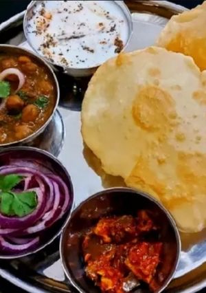 पंजाबी स्टाइल छोले भटूरे(punjabi style chole bhature recipe in hindi) रेसिपी मुख्य फोटो
