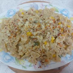 A picture of Chicken cheese white sauce farfalle pasta.