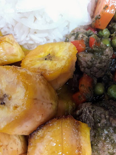 Una foto de Sencillo seco de carne de Res con frejolitos Canario🇵🇪