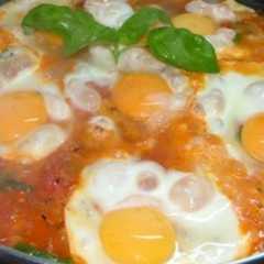 Una foto de Huevos en salsa pomodoro