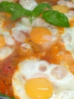 Una foto de Huevos en salsa pomodoro