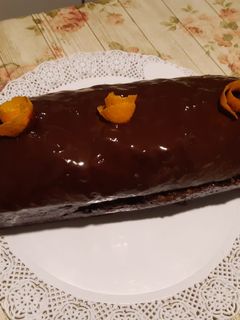 Una foto de Budín de zanahoria y naranja con baño de chocolate