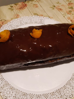 Una foto de Budín de zanahoria y naranja con baño de chocolate