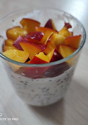 Görög joghurtos chia puding nektarinnal recept fotója
