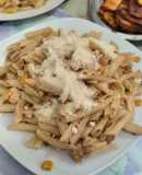 Penne con Pollo y Tocineta en Salsa Cremosa