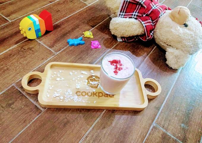 Steps to Prepare Gordon Ramsay Strawberry Smoothie