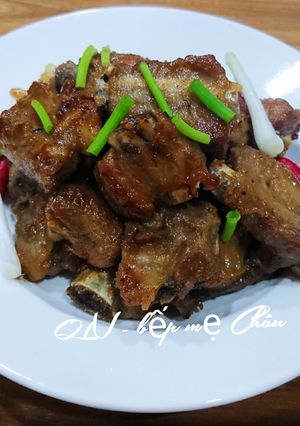 Hình của món Sườn non rim nước mía.