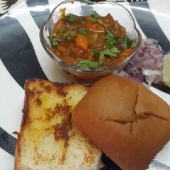 A picture of Pav bhaji.